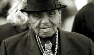 迈克尔杰克逊去世时间 迈克尔杰克逊去世时间